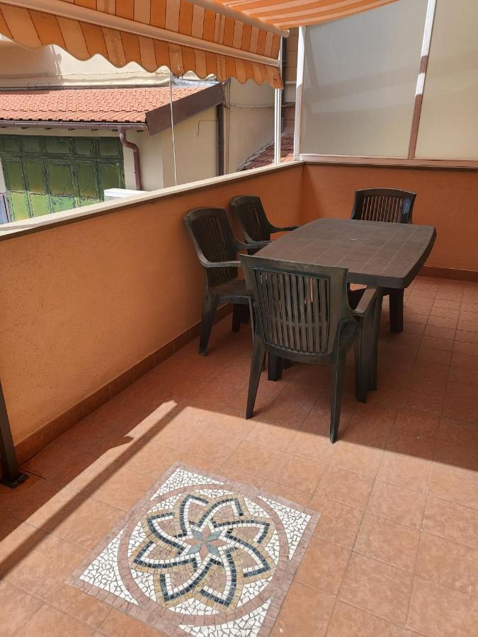 The Shell Apartment Bordighera Exterior foto